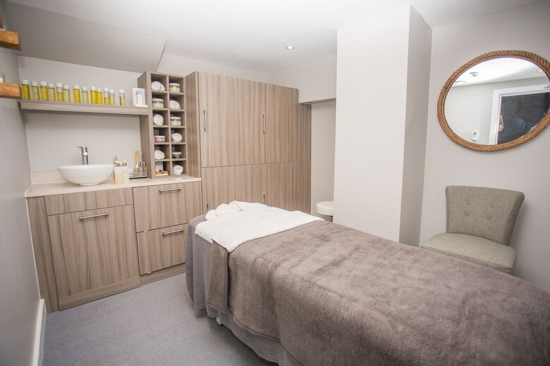 Chichester Harbour Hotel