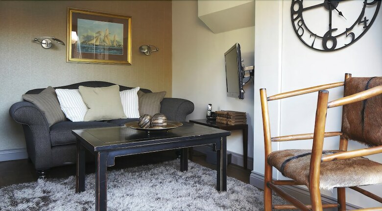 Chichester Harbour Hotel