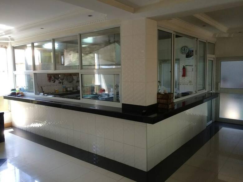 Mc-ellys Hotel