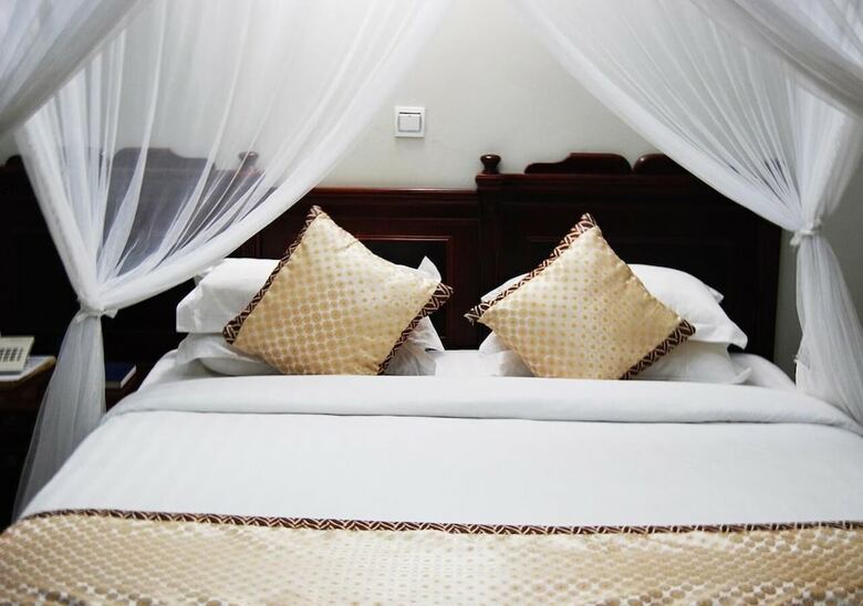Mc-ellys Hotel