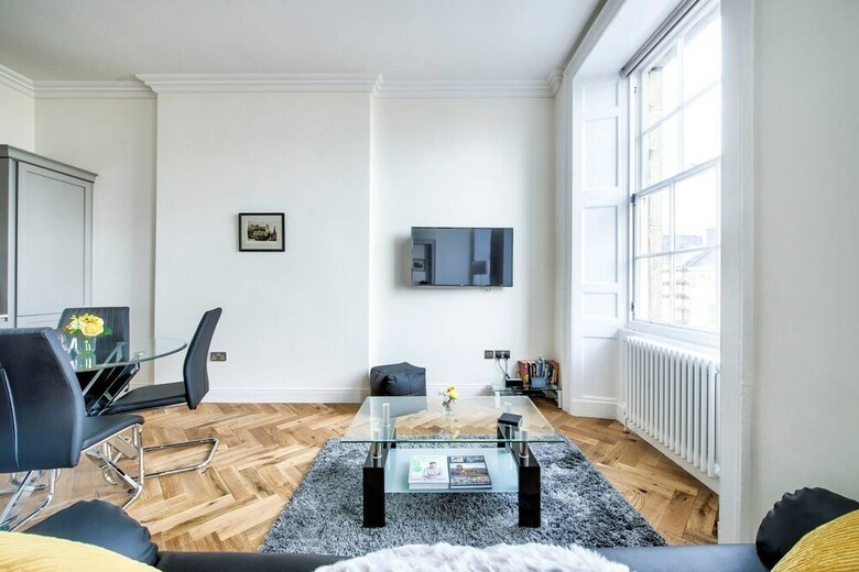Apartamentos Modern Home 5 Minutes Walk From Princes Street