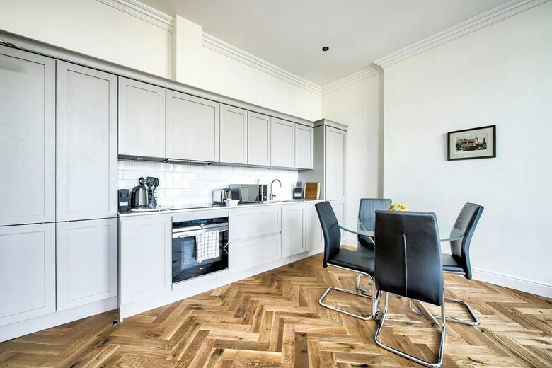 Apartamentos Modern Home 5 Minutes Walk From Princes Street