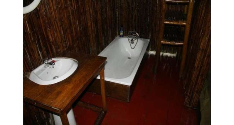 Posada Lake Kitandara Camp