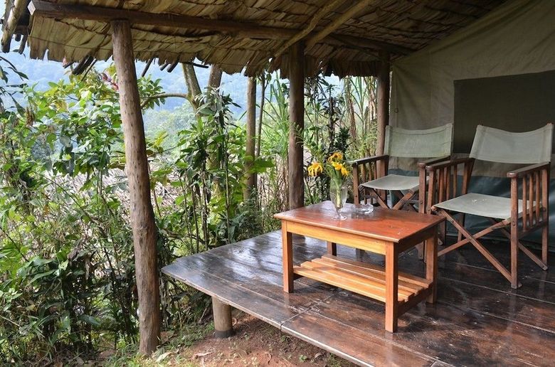 Posada Lake Kitandara Camp