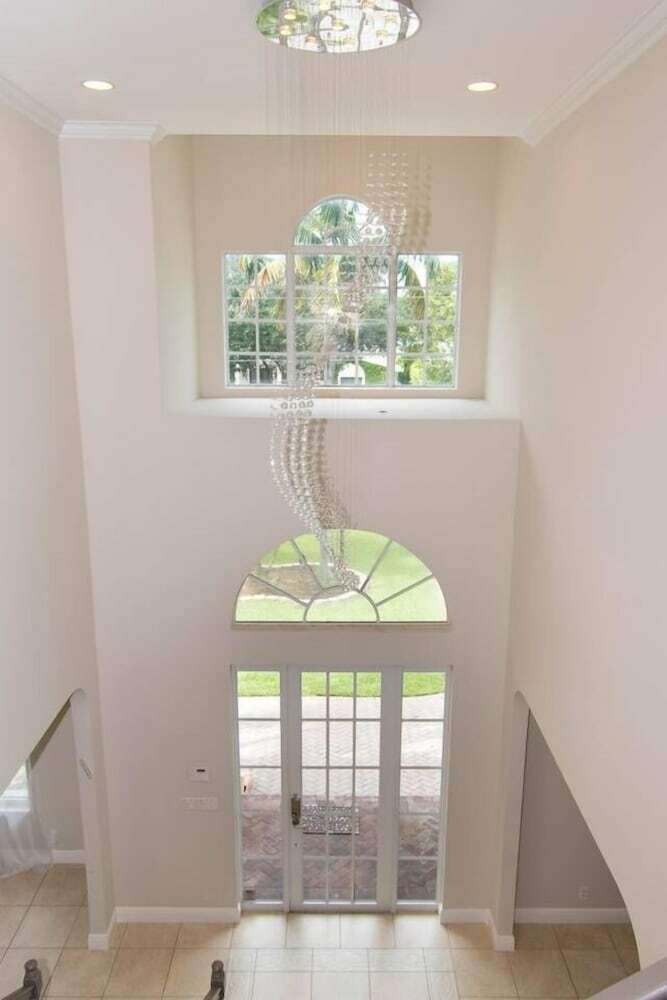 Gorgeous 5 Bedroom Home W/heated Pool Canal Front