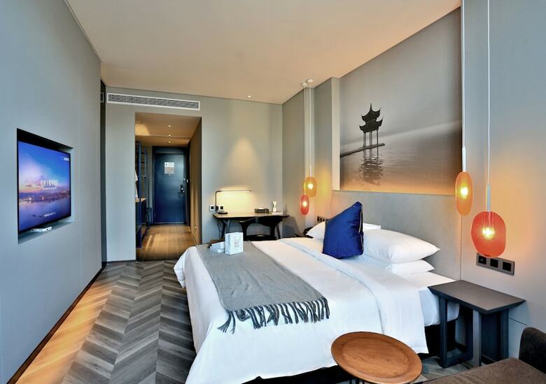 Hangzhou Vline Hotel