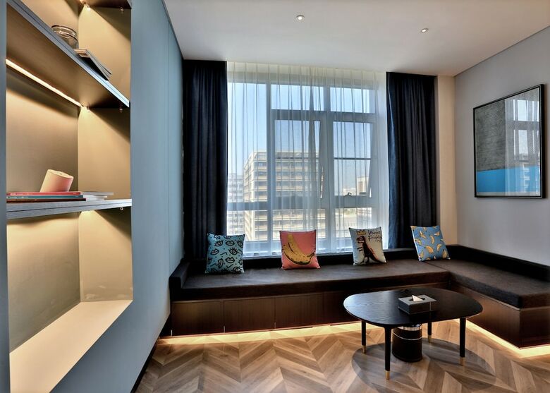 Hangzhou Vline Hotel
