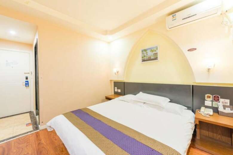 East Queen Hotel Zhong Shan Road