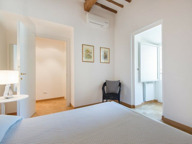 Rsh Trevi Fountain Luxury Apartment
