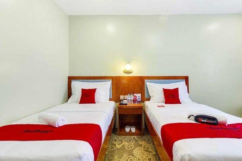 Hotel Reddoorz Premium @ Mabolo Cebu 2