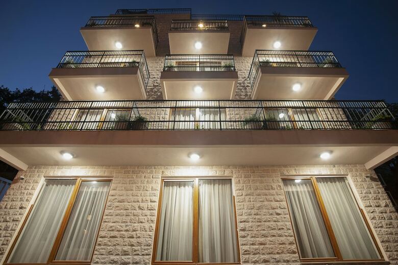 Hotel Twelve