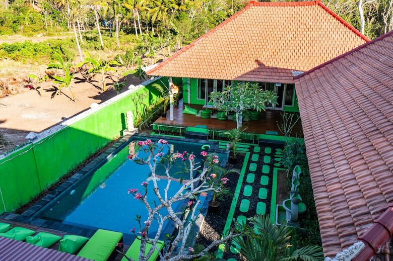 Hostal The Green Groves Hostel