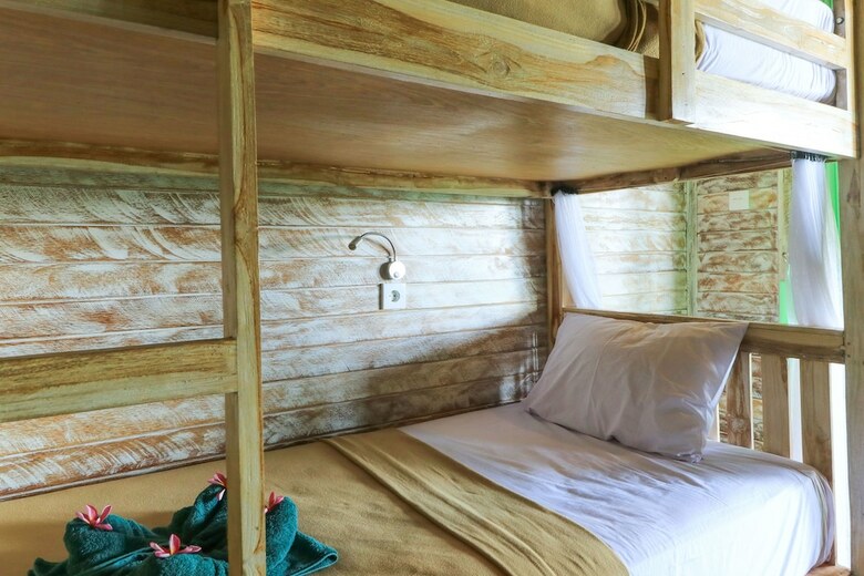 Hostal The Green Groves Hostel