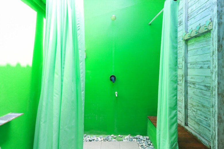 Hostal The Green Groves Hostel