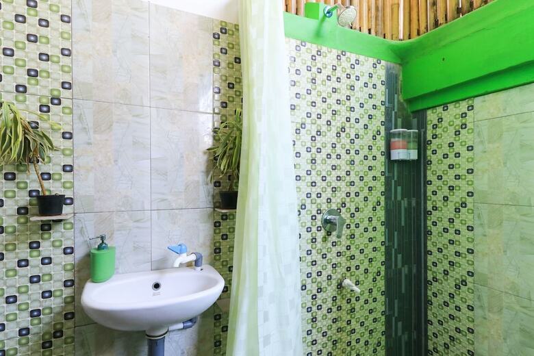 Hostal The Green Groves Hostel