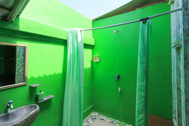 Hostal The Green Groves Hostel