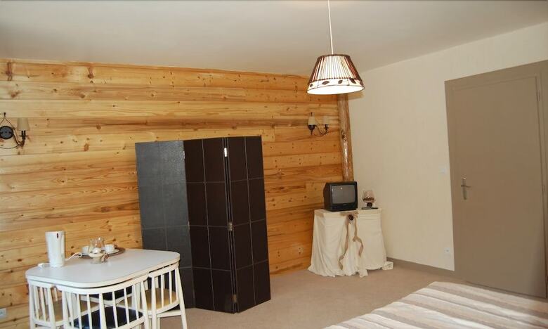 Hotel Chambres D'h�tes Joly Saint Sauveur