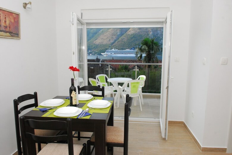Hera Apartments