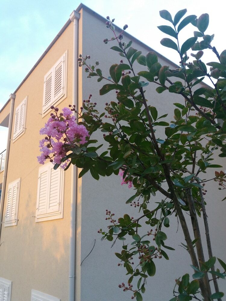 Hera Apartments