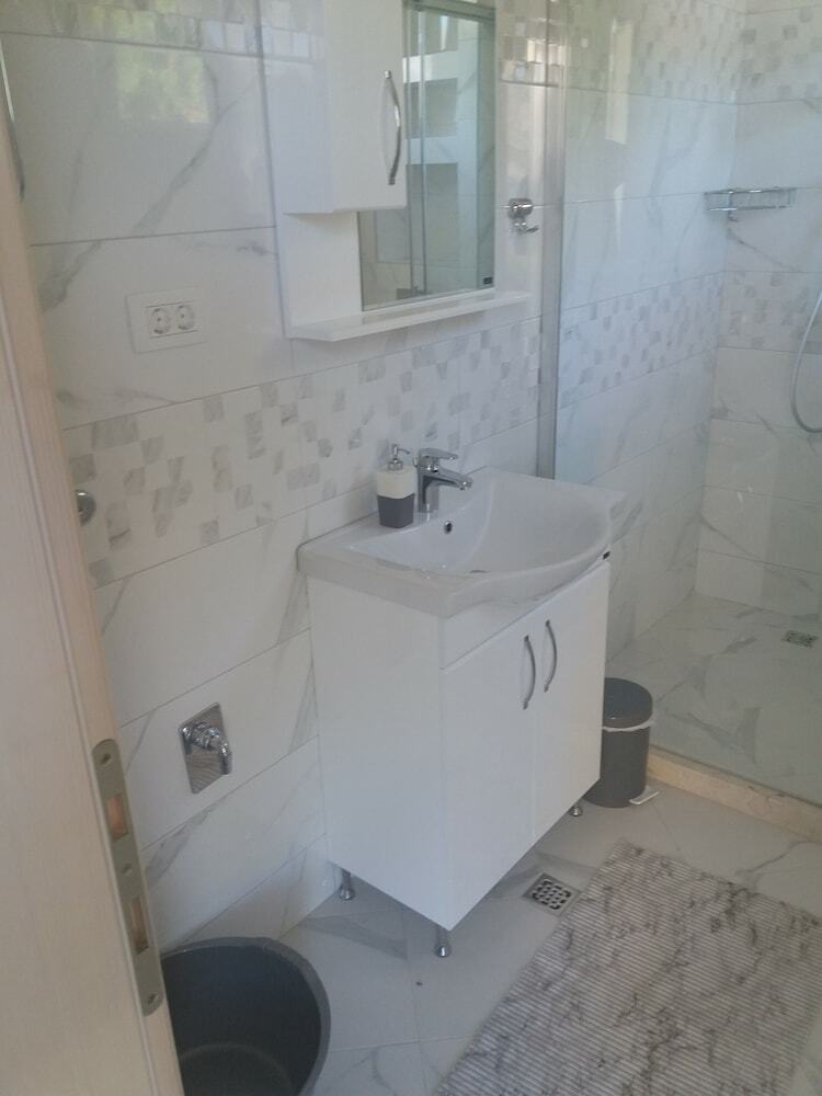 Hera Apartments