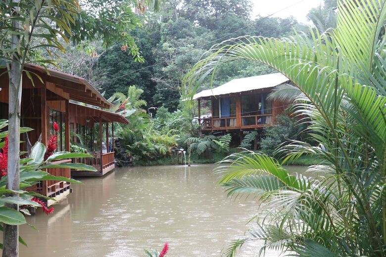 Caba�as Del Lago
