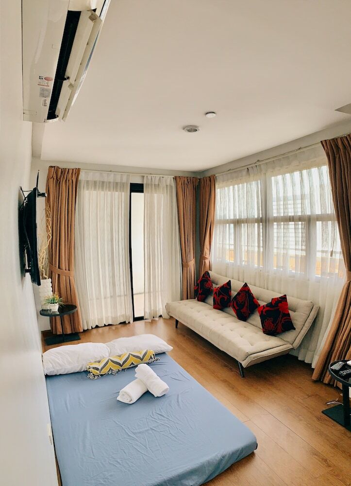 Spacious 1 Br Unit In Appleone Ayala