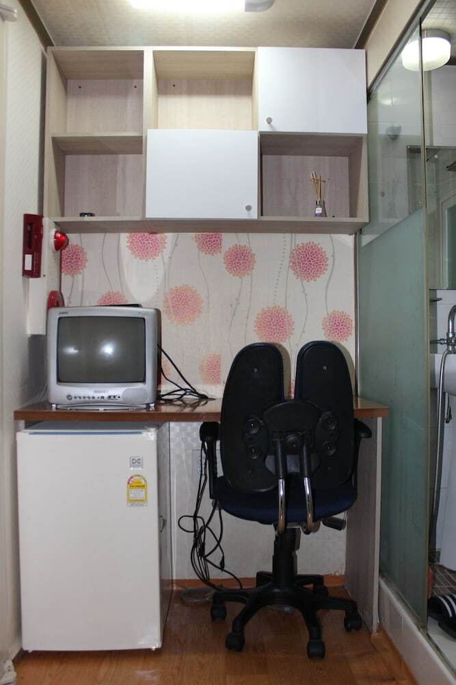 Hotel Living Castle Single Room