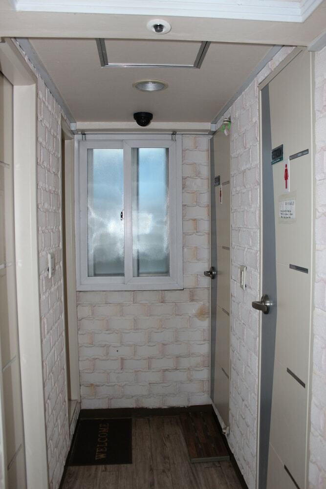 Hotel Living Castle Single Room