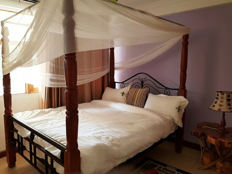 Ole Itiko Cottages
