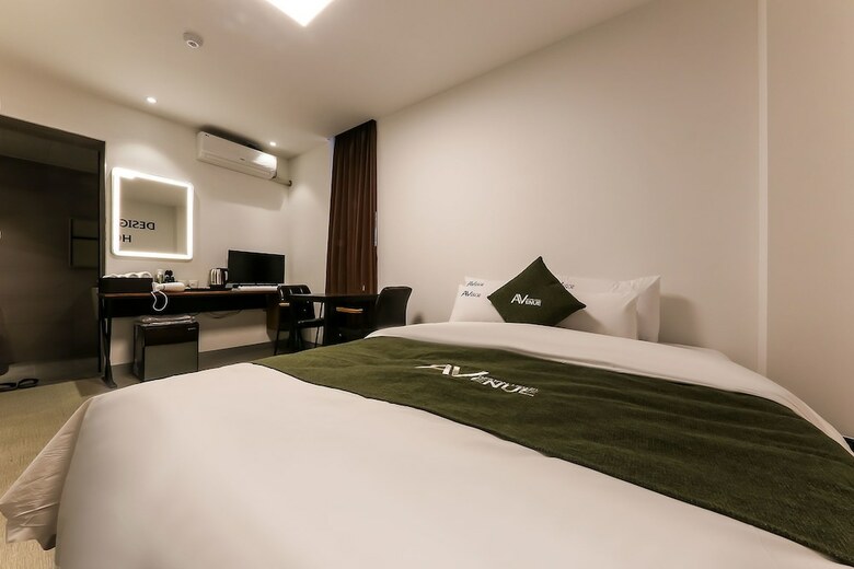Avenue Hotel