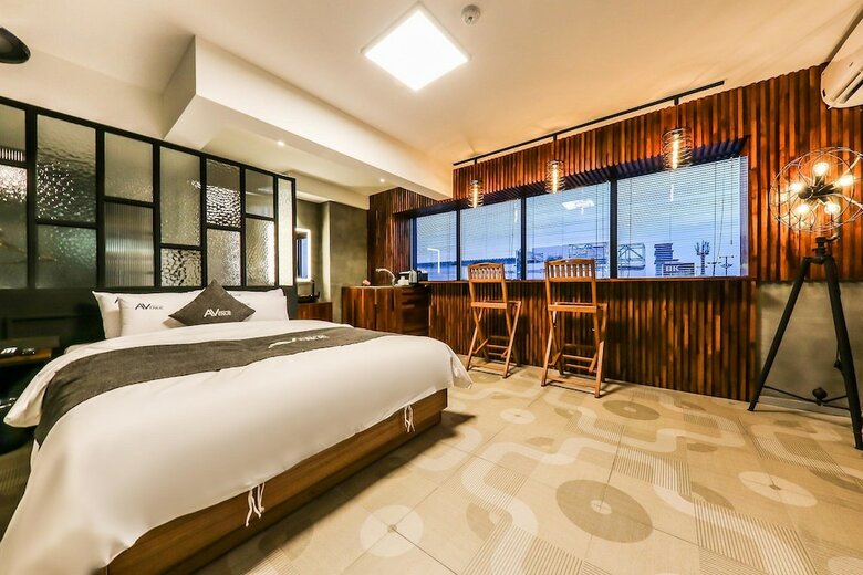 Avenue Hotel