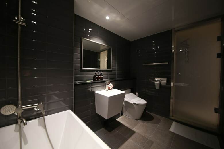 Avenue Hotel