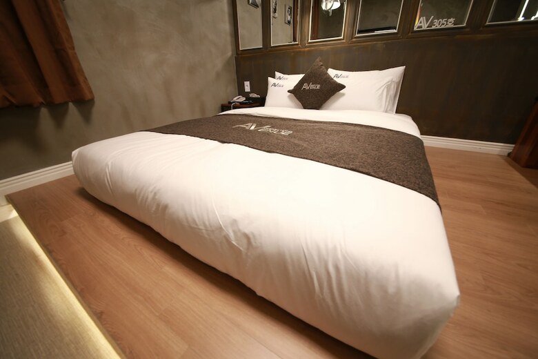 Avenue Hotel