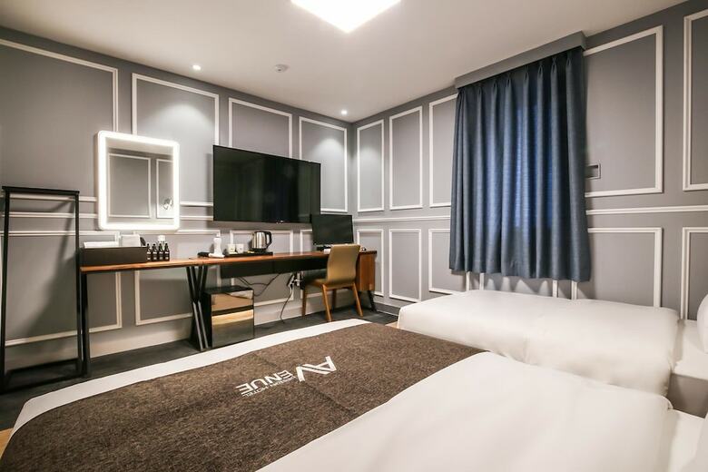 Avenue Hotel