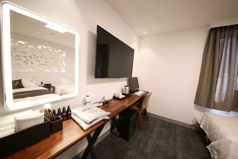Avenue Hotel