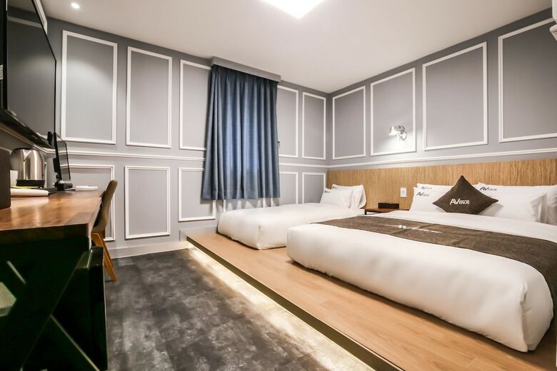 Avenue Hotel
