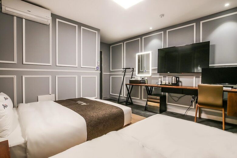 Avenue Hotel