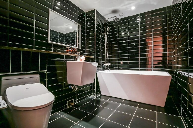 Avenue Hotel