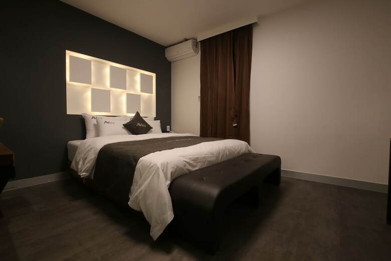 Avenue Hotel