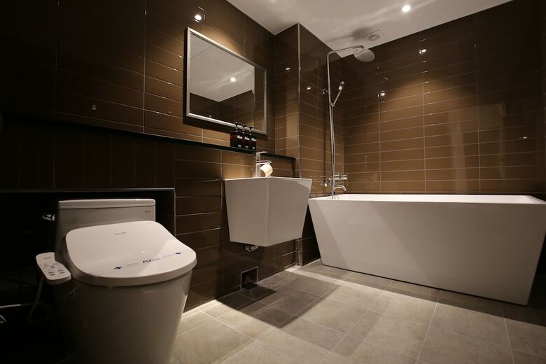 Avenue Hotel