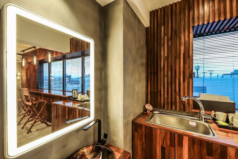 Avenue Hotel