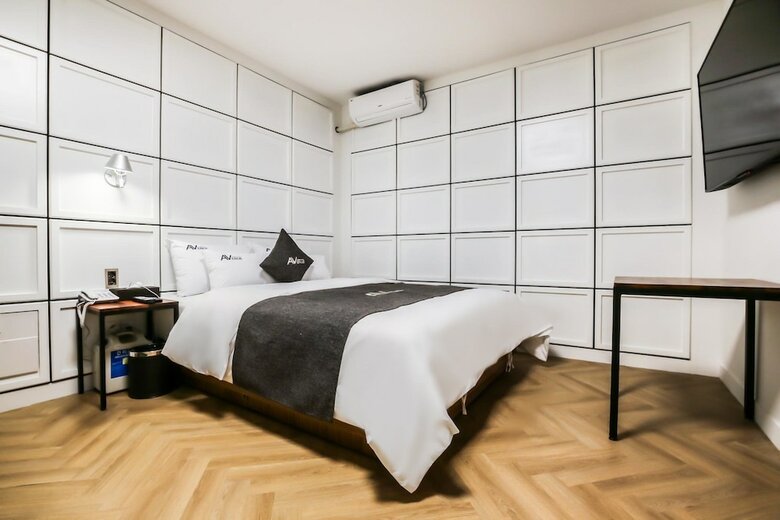 Avenue Hotel