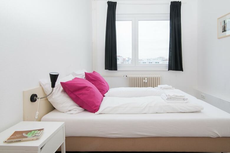 Apartments Elpilar Wedding