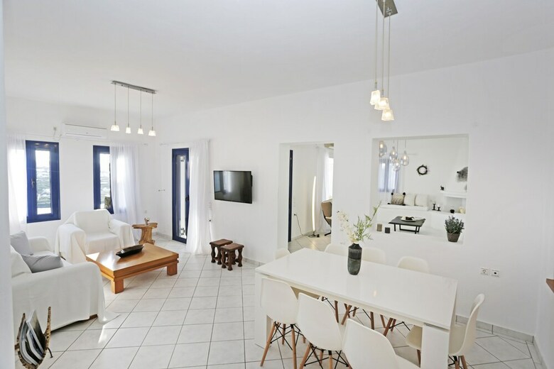 Aella Villa