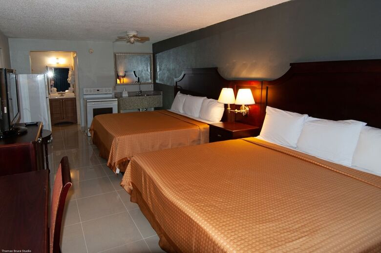 Hotel Express Inn And Suites