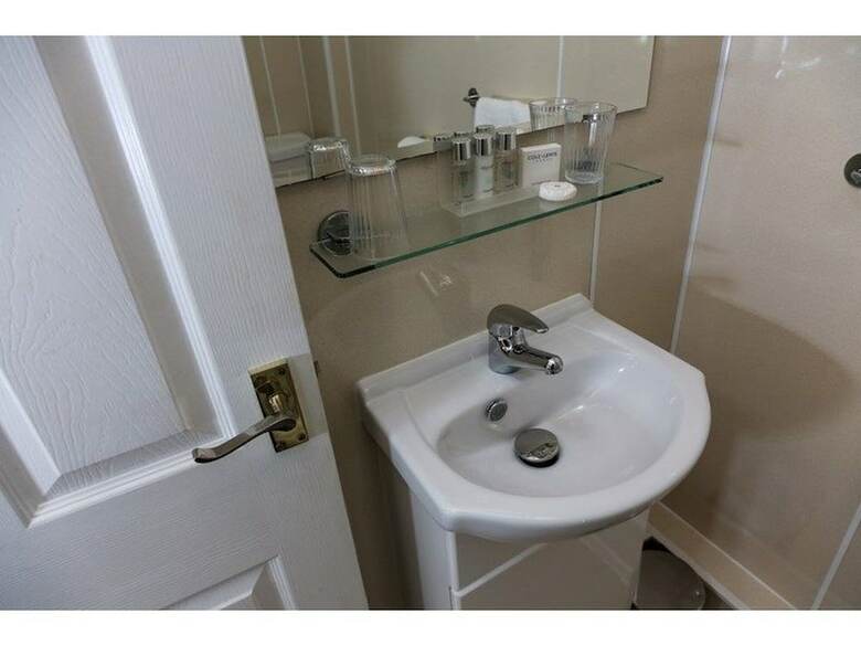 Bed & Breakfast Atlantis Guest House