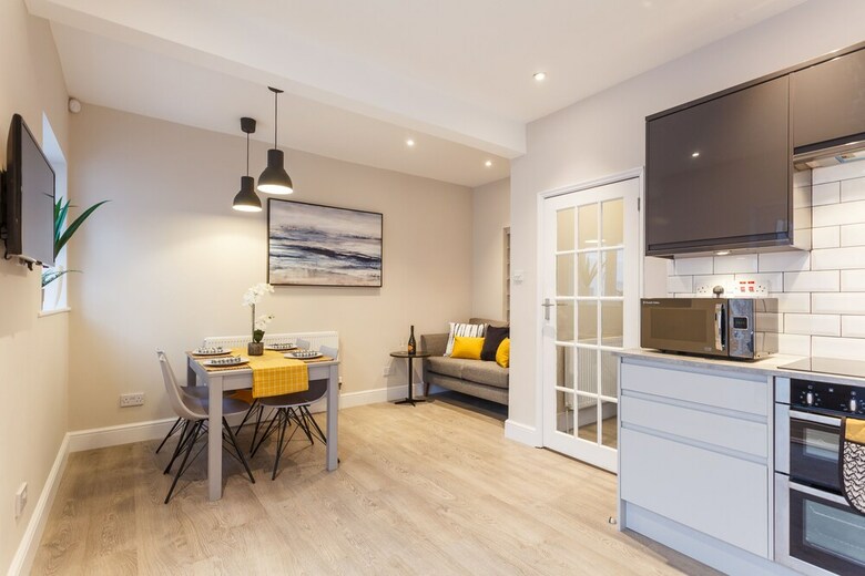 Stylish Town Centre House - Reef House