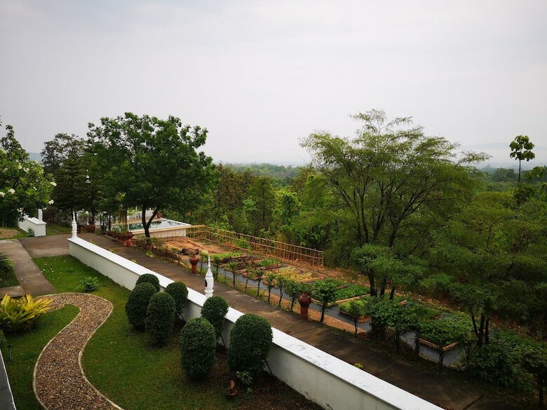 Hotel Amaravati Wellness Center And Resort