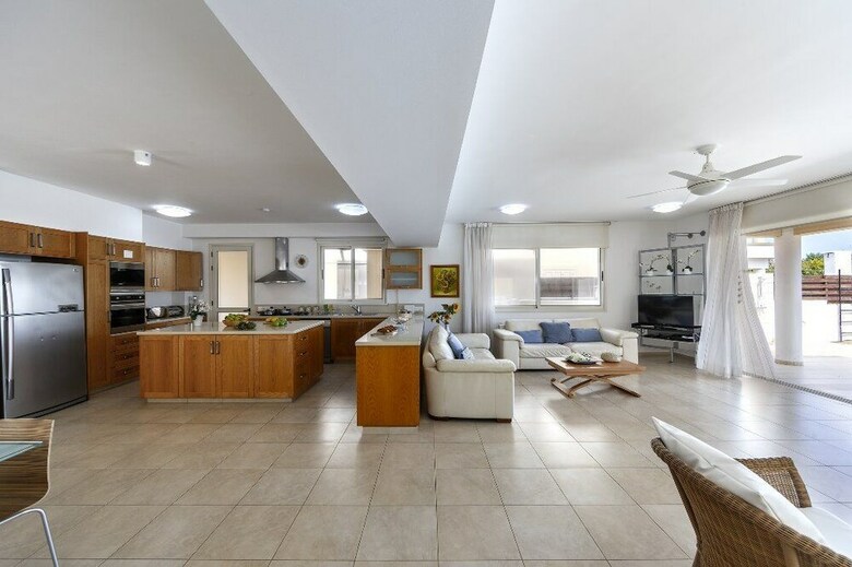 Protaras Beachfront Villa Pietra
