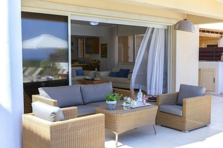 Protaras Beachfront Villa Pietra